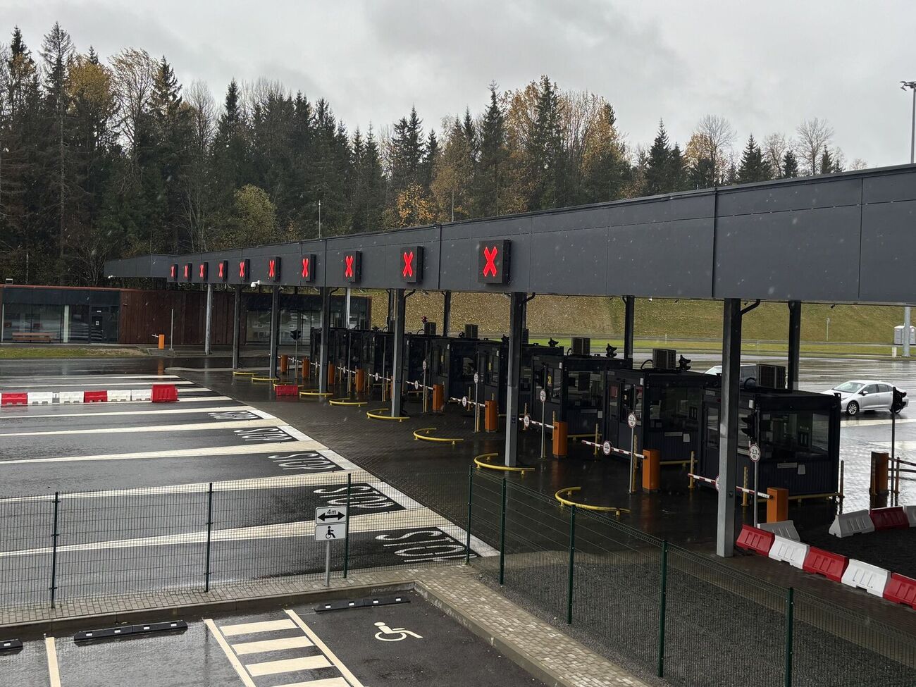 Це вже другий вечір поспіль, коли в Литві зупиняють роботу аеропортів