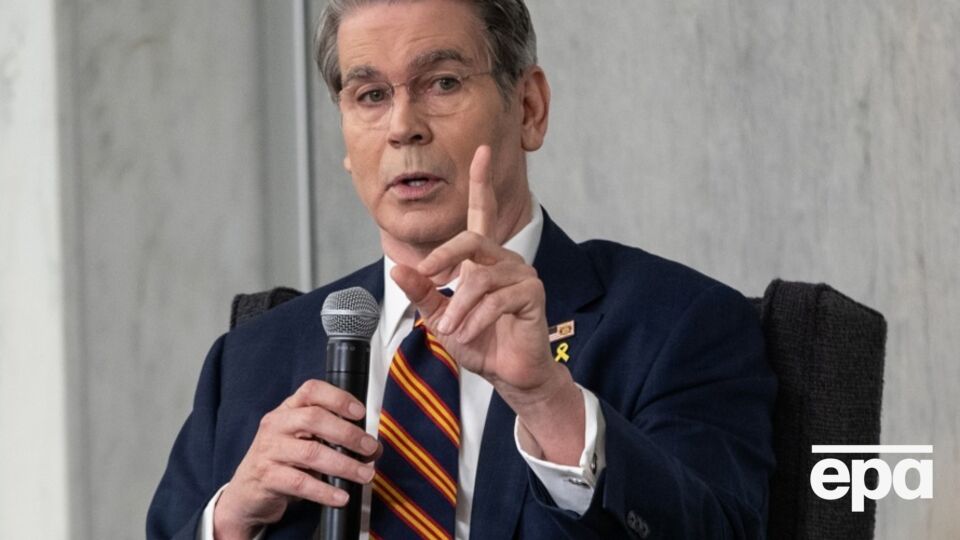 Китай возобновит значительные закупки американской сои, отметил Бессент