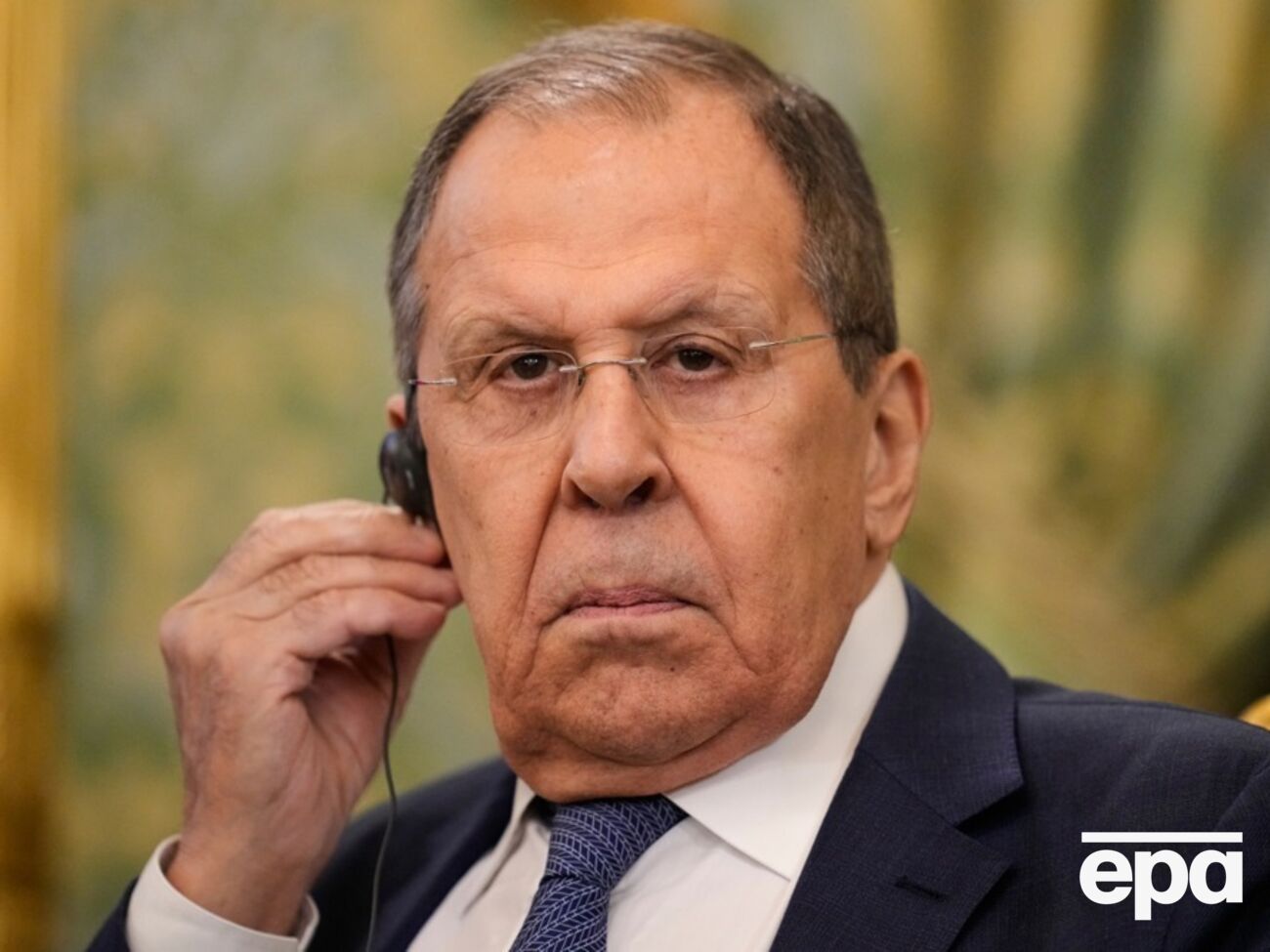 В меморандуме говорится, что Украина, отказавшаяся от ядерного оружия, "получит гарантии, которые ядерные державы дают неядерным государствам", рассказал Лавров