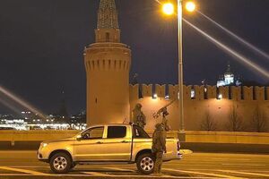 Справжність фото мобільної групи ППО біля Кремля не підтверджено, але про вибухи в Москві написав ряд медіа