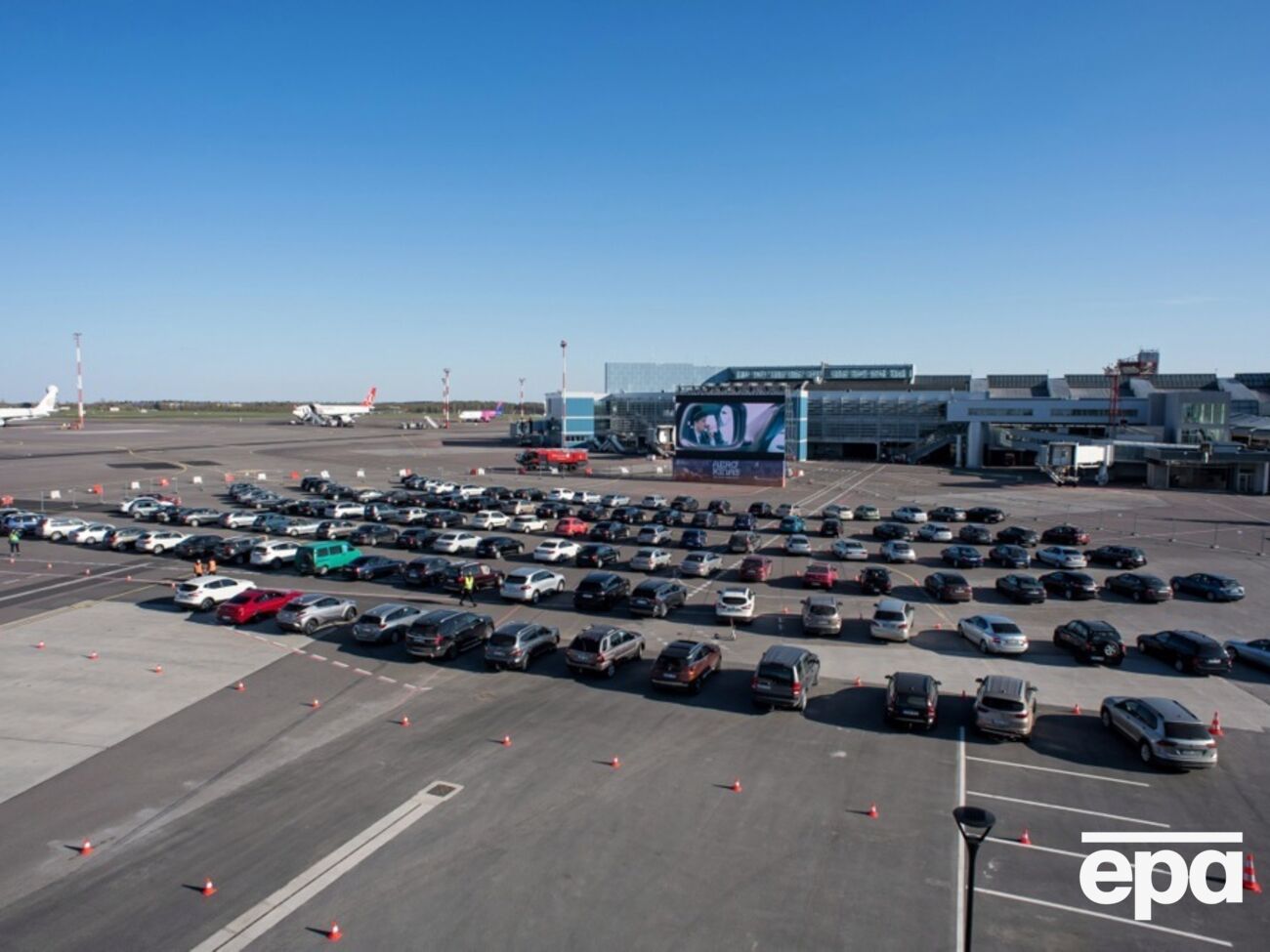 Через ці тимчасові обмеження порушили роботу 47 рейсів