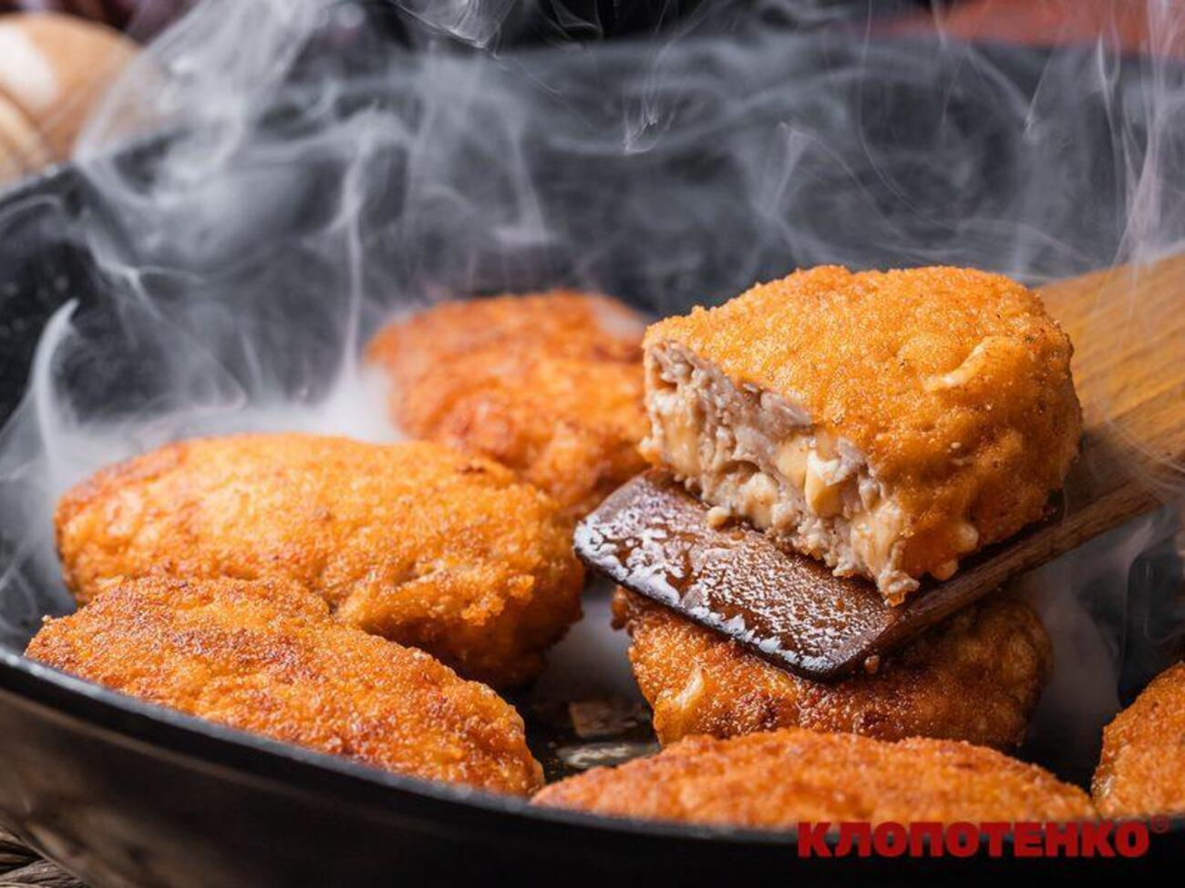 В котлеты добавляется сыр