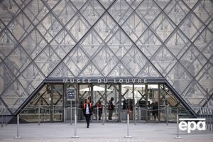 Сразу после того, что сегодня еще называют "ограблением столетия", криминалисты отправились на место происшествия, говорится в статье