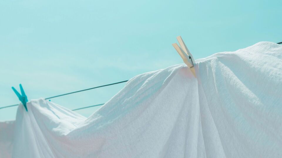 Белье желательно сушить на улице