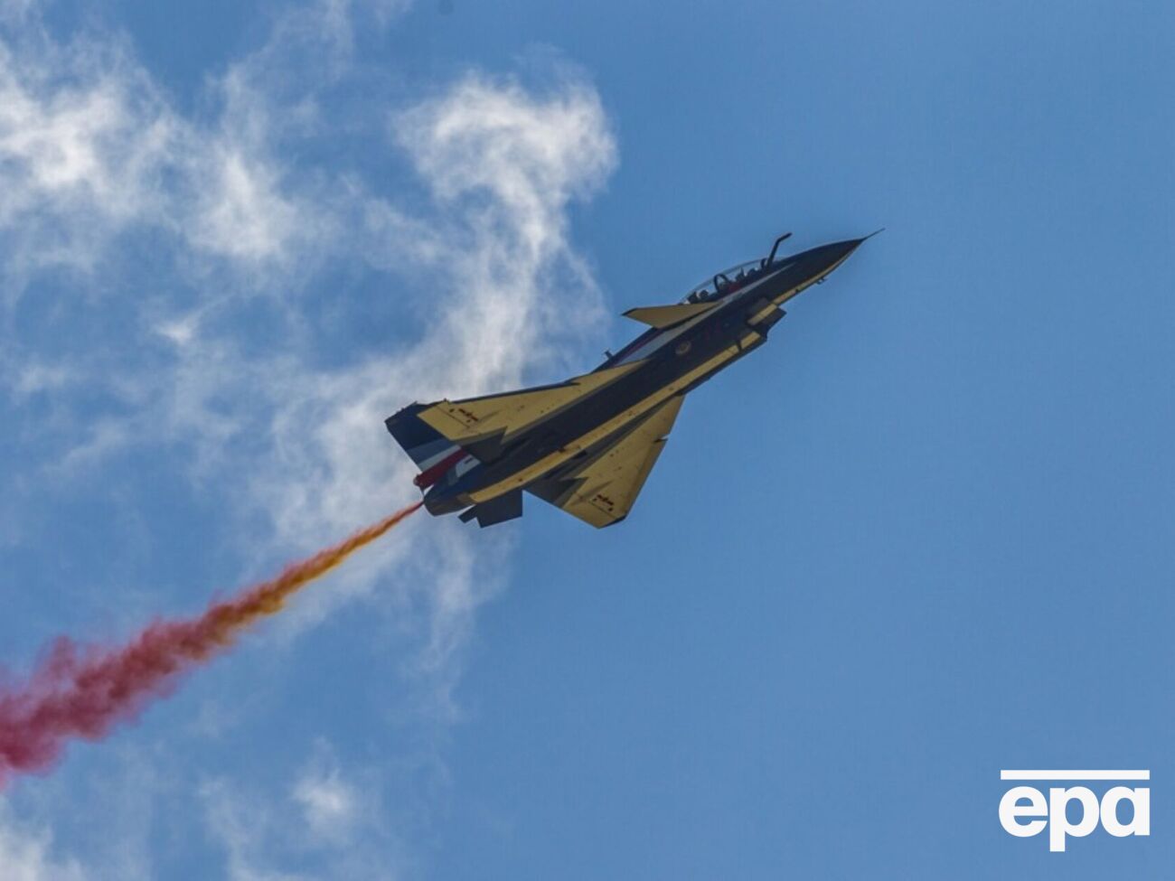 Серед піднятої китайцями авіації були винищувачі J-10