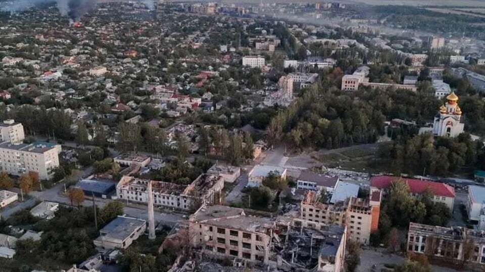 Российские оккупанты проводят классические массированные штурмовые действия по всей полосе обороны 7-го корпуса БР ДШВ, говорится в сообщении