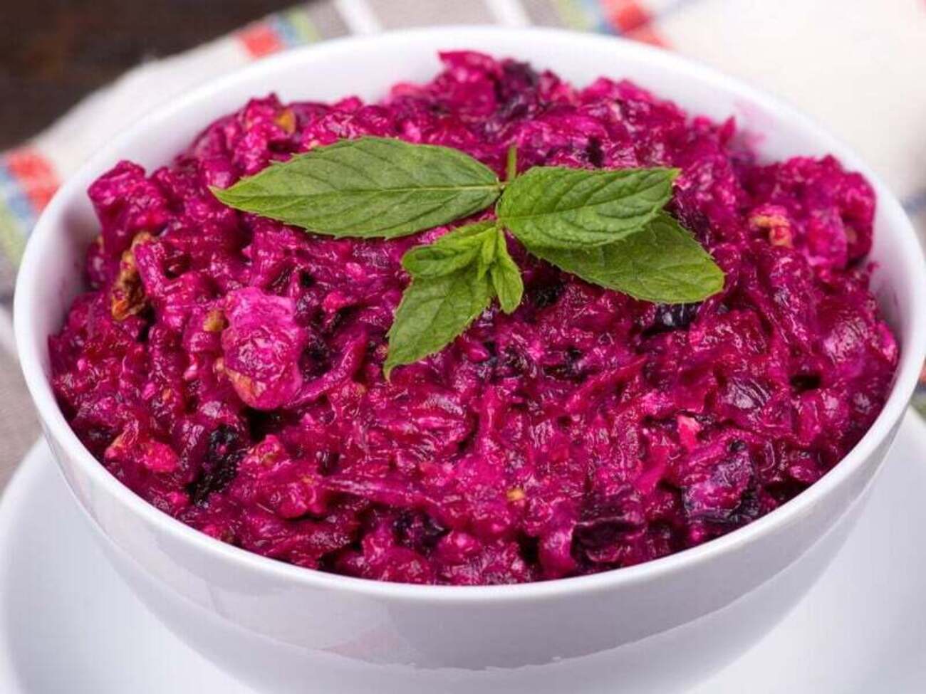 Для салату знадобиться п'ять зубчиків часнику