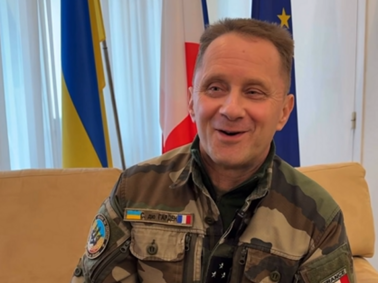 Французи з посольства захоплюються українською мовою, хоч визнають, що вчити її непросто