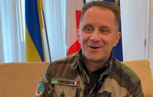 Французи з посольства захоплюються українською мовою, хоч визнають, що вчити її непросто