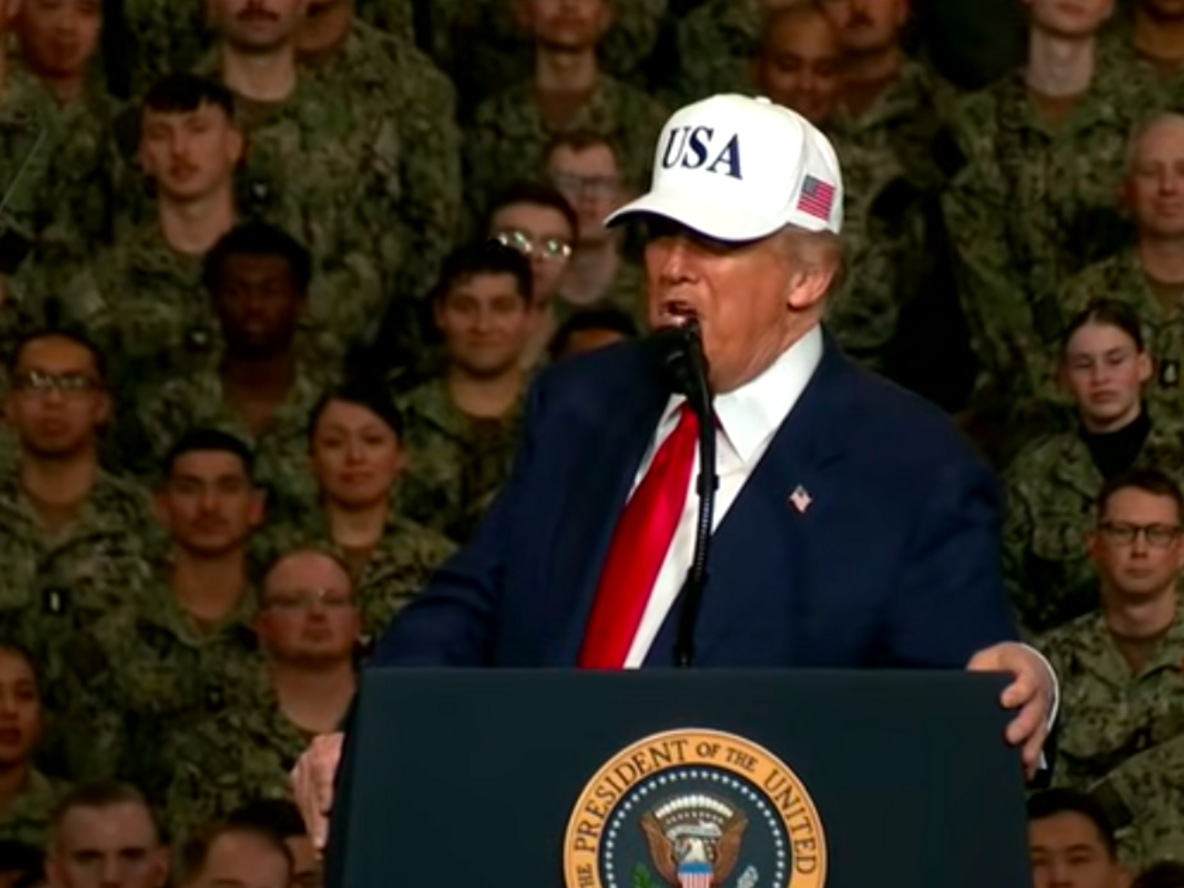 Трамп выступил на американском авианосце в Японии