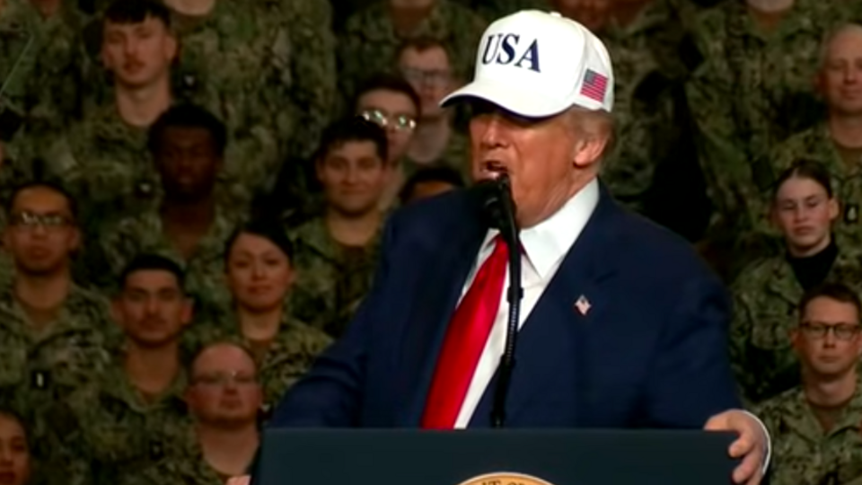 Трамп выступил на американском авианосце в Японии