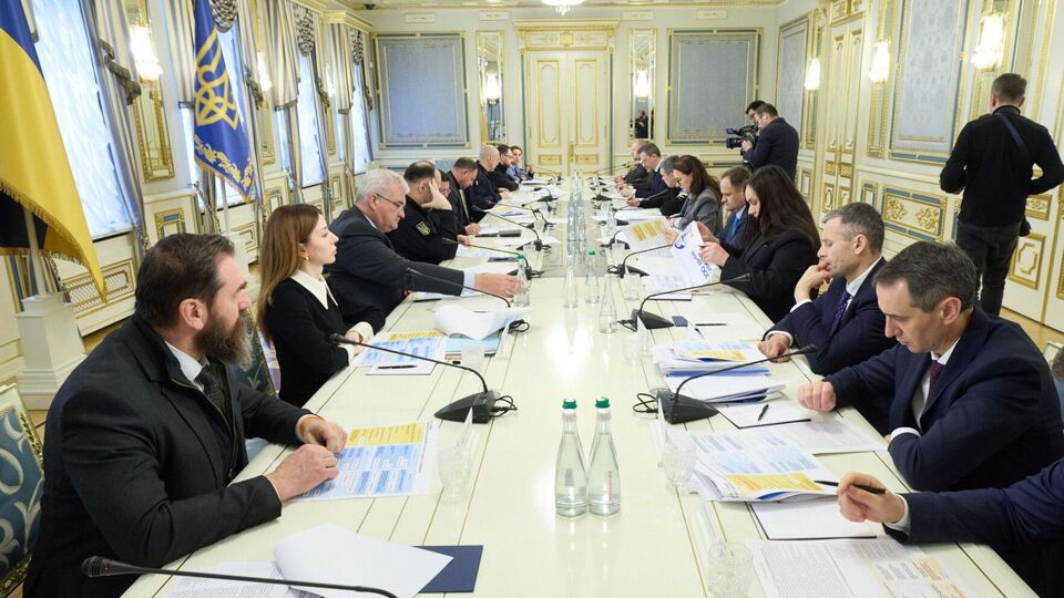 Зеленський провів нараду з Кабміном України