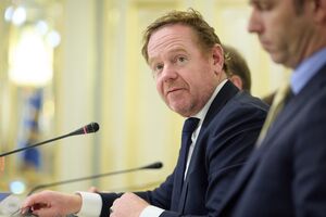 Нидерланды поддерживают идею использовать замороженные российские активы для Украины, сказал ван Вил