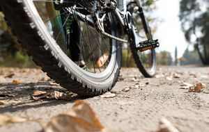 Подросток из Варшавы автобусом доехал до города Чоснув, где пересел на велосипед