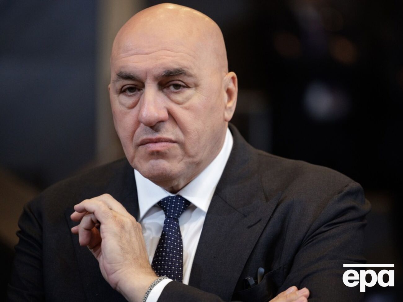 Только Украине решать, что является большей жертвой – уступка территорий или продолжение войны, отметил Крозетто