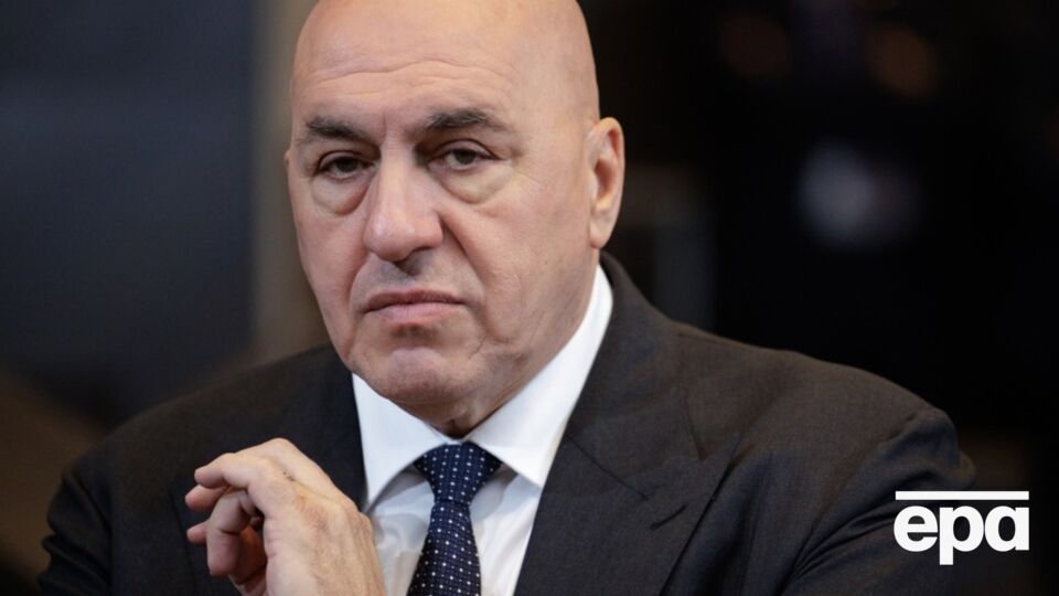 Тільки Україні вирішувати, що є більшою жертвою – поступка територіями чи продовження війни, зазначив Крозетто