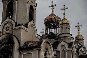 Офицер отделения коммуникации 24-й ОБр попал из автомата в российский дрон, летевший возле храма