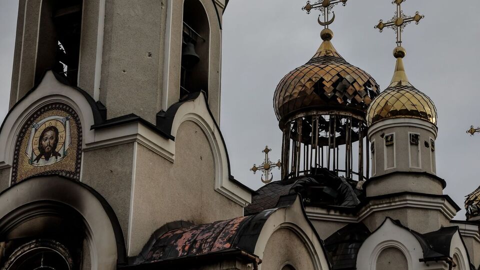 Офицер отделения коммуникации 24-й ОБр попал из автомата в российский дрон, летевший возле храма
