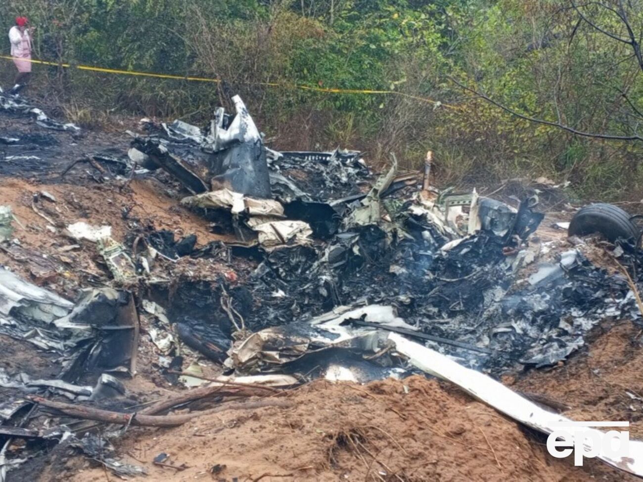 На місці авіакатастрофи залишилися обвуглені уламки літака