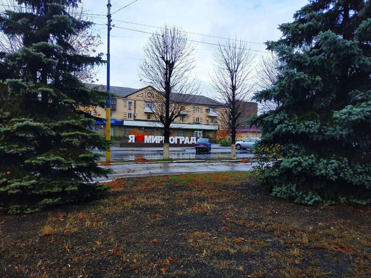 Оккупанты в ходе наступления на Мирноград используют не только артиллерию и БПЛА, но и пехотные и техсредства, сообщили в ВСУ