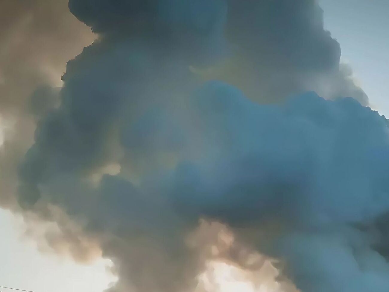 Над Сімферополем – стовп чорного диму