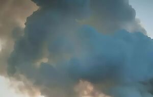 Над Симферополем – столб черного дыма