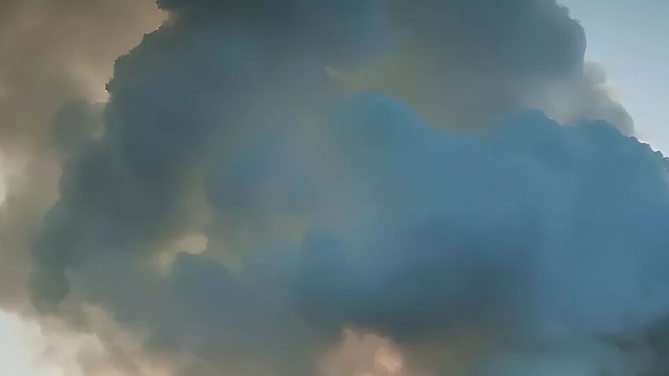 Над Симферополем – столб черного дыма