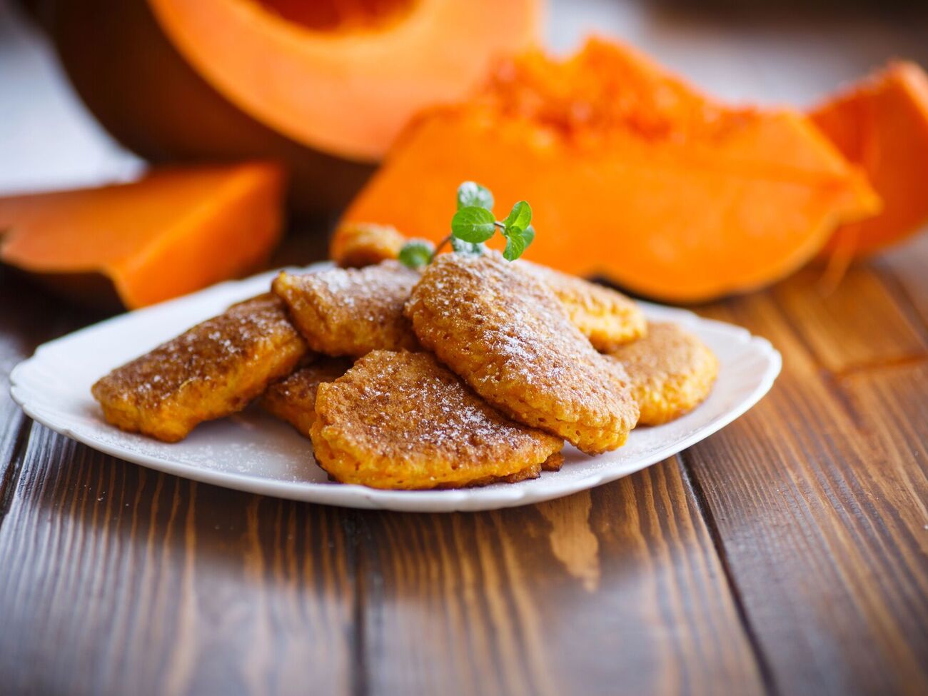 Оладьи жарят на медленном огне