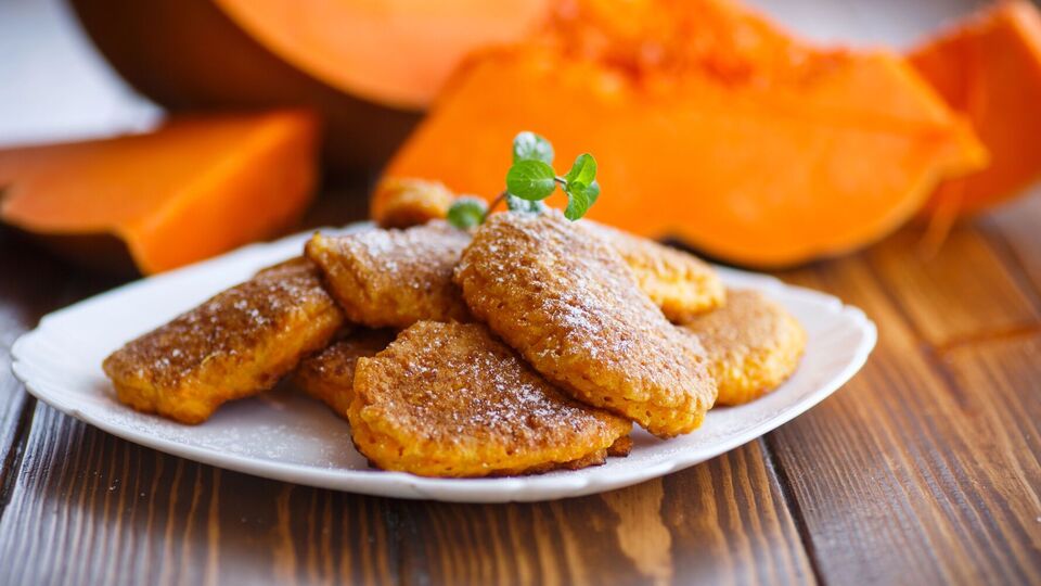 Оладьи жарят на медленном огне