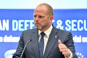 В РФ Франкена обвинили в том, что тот якобы призывает к большей милитаризации Европы