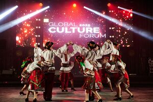 Основна тема цьогорічного форуму "підкреслює унікальну роль України як країни, що стоїть на перетині цивілізацій"