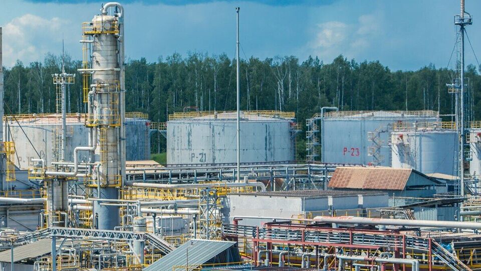 Расстояние от Украины до НПЗ в Марий Эл составляет около 1000 км