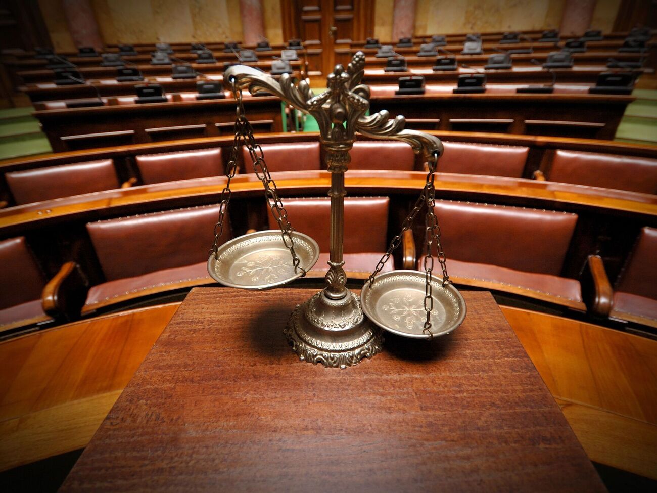 Вероятность попадания дела к определенным судьям задана удивительно непропорционально, заявил Кравец