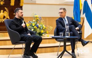 Все, кто хочет окончания войны и обеспечения безопасности, должны работать "эффективно и скоординированно", отметил после разговора с президентом Финляндии Зеленский