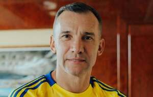 Шевченко женат на модели Кристен Пазик