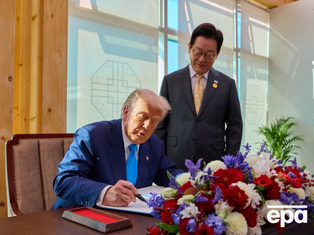 Трамп відвідав Південну Корею