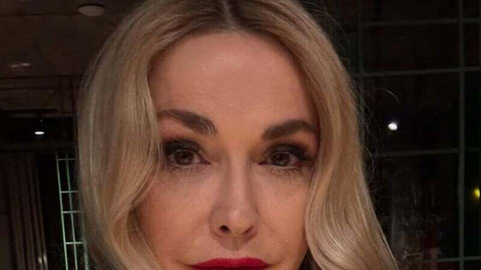 Сумська розповіла, що довго й ретельно готувала дорогий проєкт пам'ятника на могилу матері