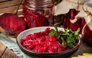 Свеклу нужно натереть на крупной терке