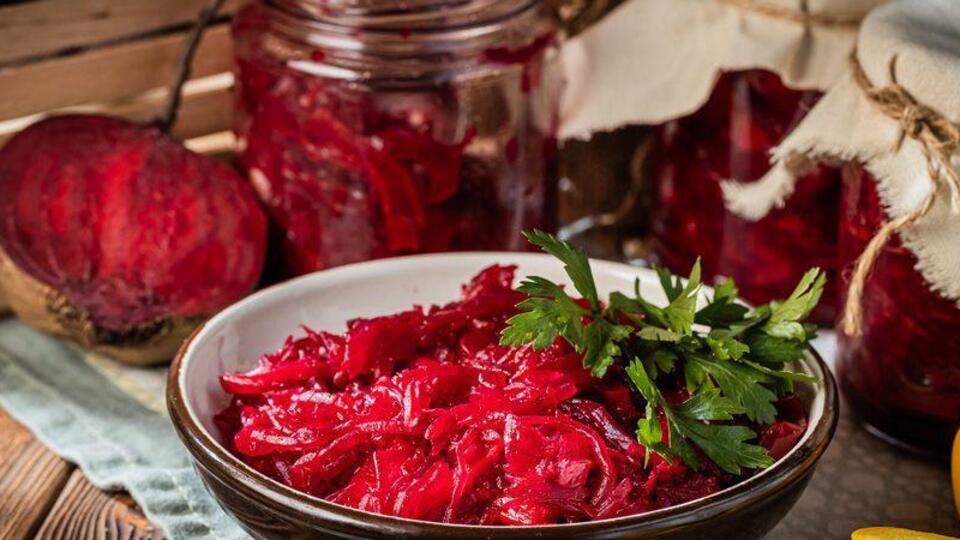 Свеклу нужно натереть на крупной терке