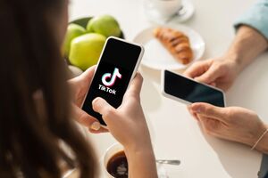 TikTok рекомендует детям сексуализированный контент