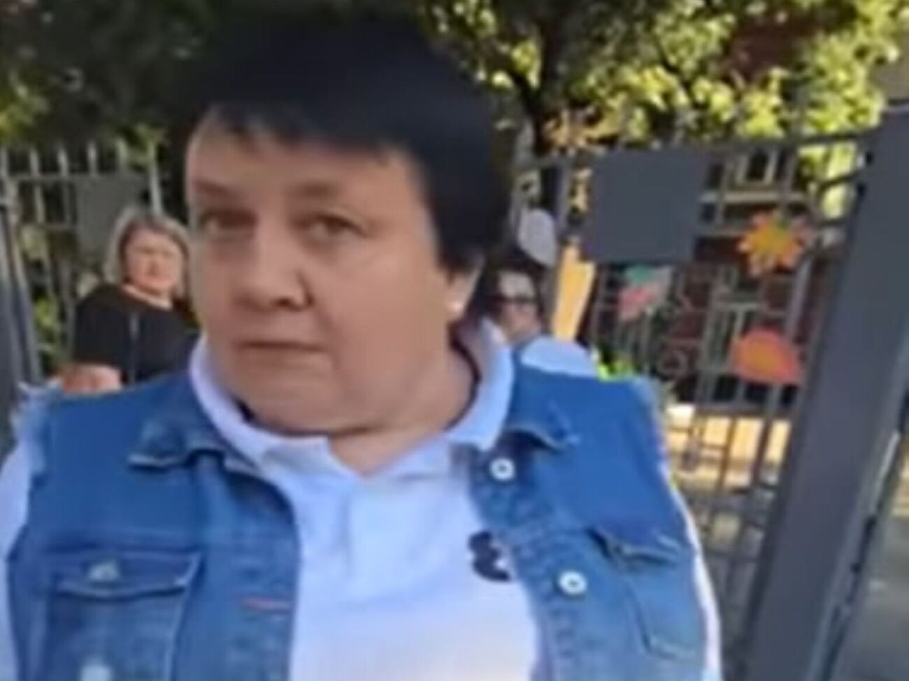 Полякова радила дітям повертатися додому й перевдягатися, незважаючи на те, що в Києві в цей час оголосили повітряну тривогу