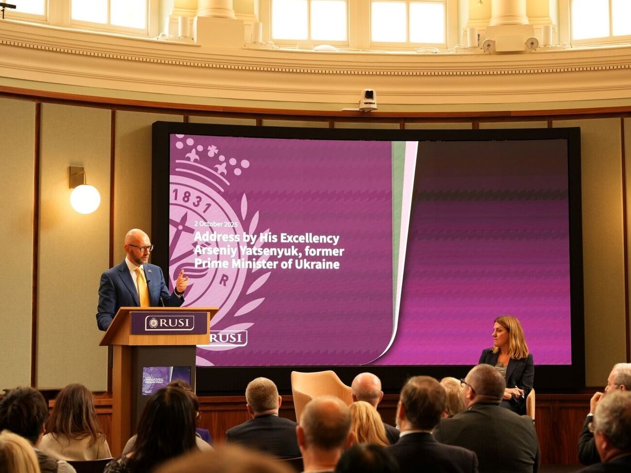 Яценюк обратил внимание на проект бюджета, который недавно представила Россия