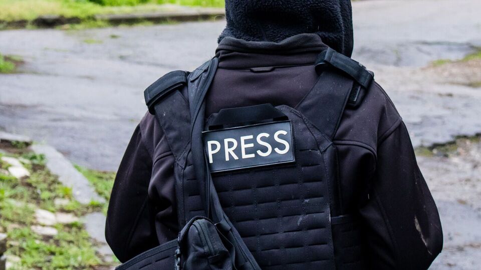 Журналісти були в бронежилетах з написами Press