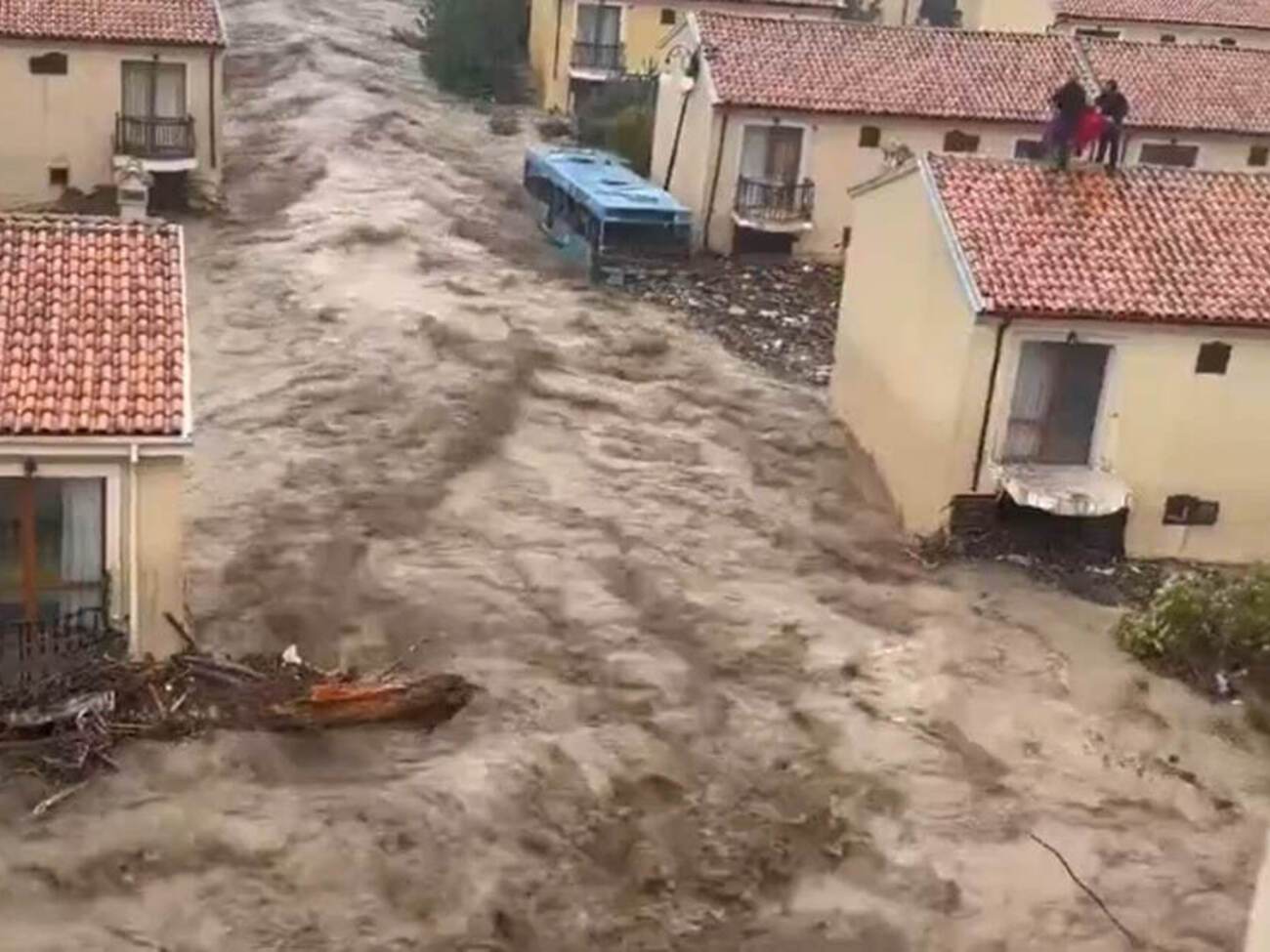 В Болгарии в отдельных регионах объявили чрезвычайное положение из-за наводнения