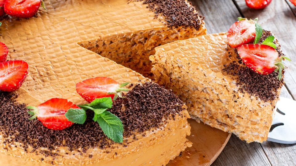 Для начинки понадобится 140 г кукурузных палочек