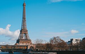 Мужчина зашел на территорию башни вечером, а, согласно записям камер наблюдения, вышел утром