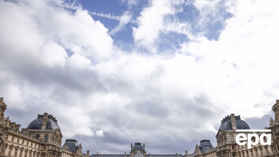 Число задержанных подозреваемых в ограблении Лувра возросло до семи