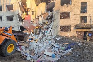 Рятувальники деблокували тіло чоловіка похилого віку з-під завалів, ще одну людину зараз шукають