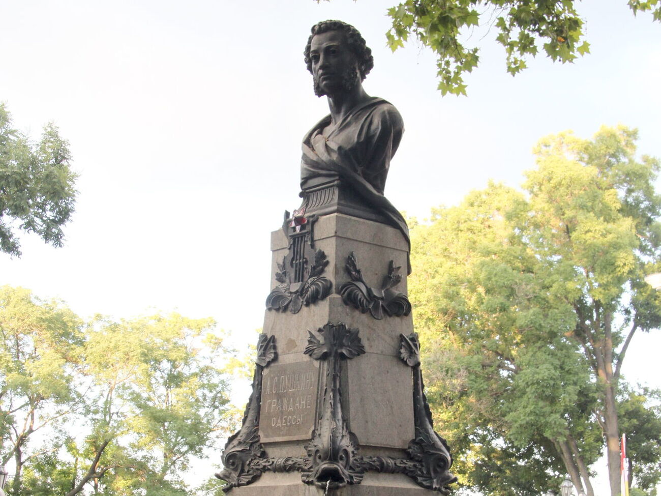 Памятник установлен на Приморском бульваре Одессы