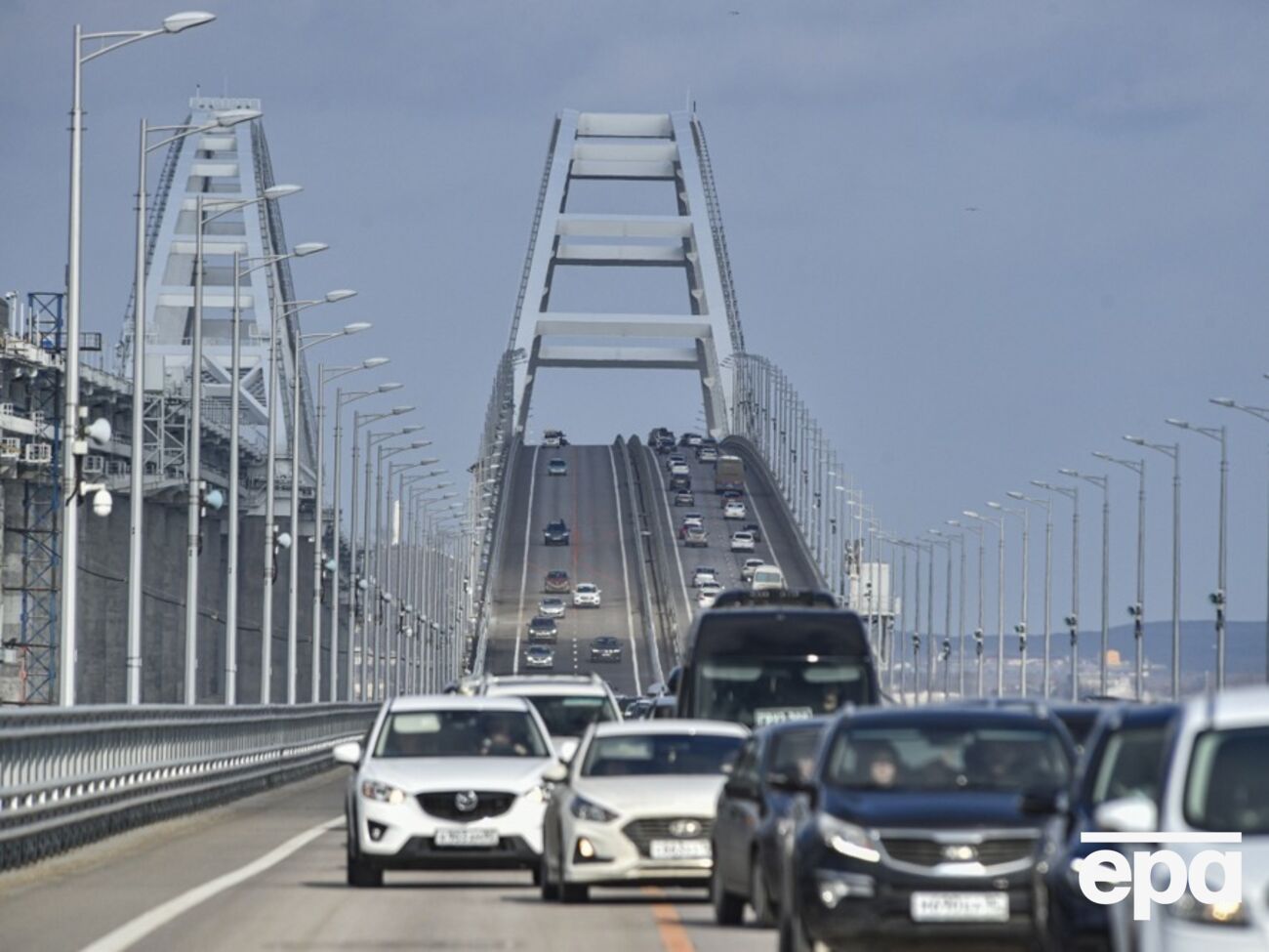 Вантажівкам уже не можна їхати мостом